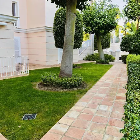 35 - Grand A El Lago, Flamingo * Estepona