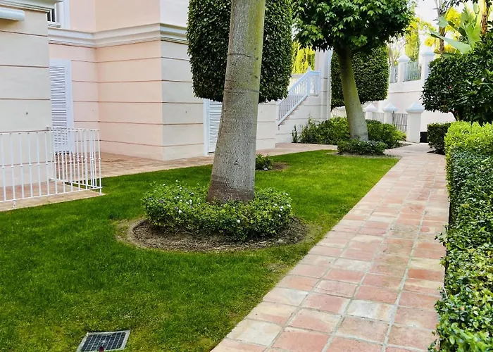 35 - Grand A El Lago, Flamingo * Estepona