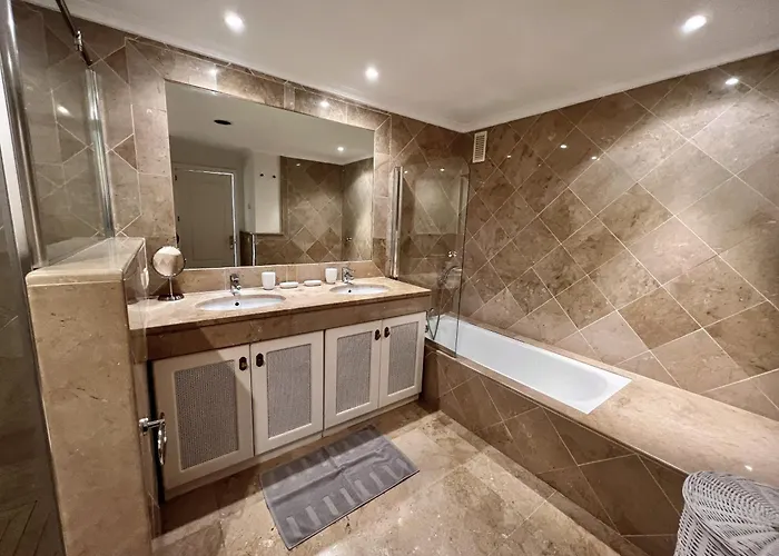 35 - Grand A El Lago, Flamingo * Estepona